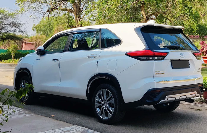 Innova Hycross Cab