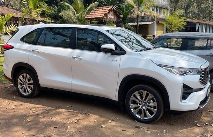 Innova Hycross Cab