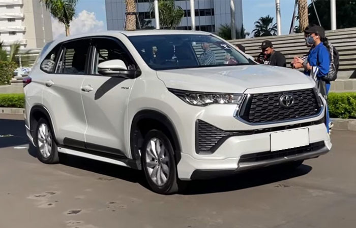 Innova Hycross Cab